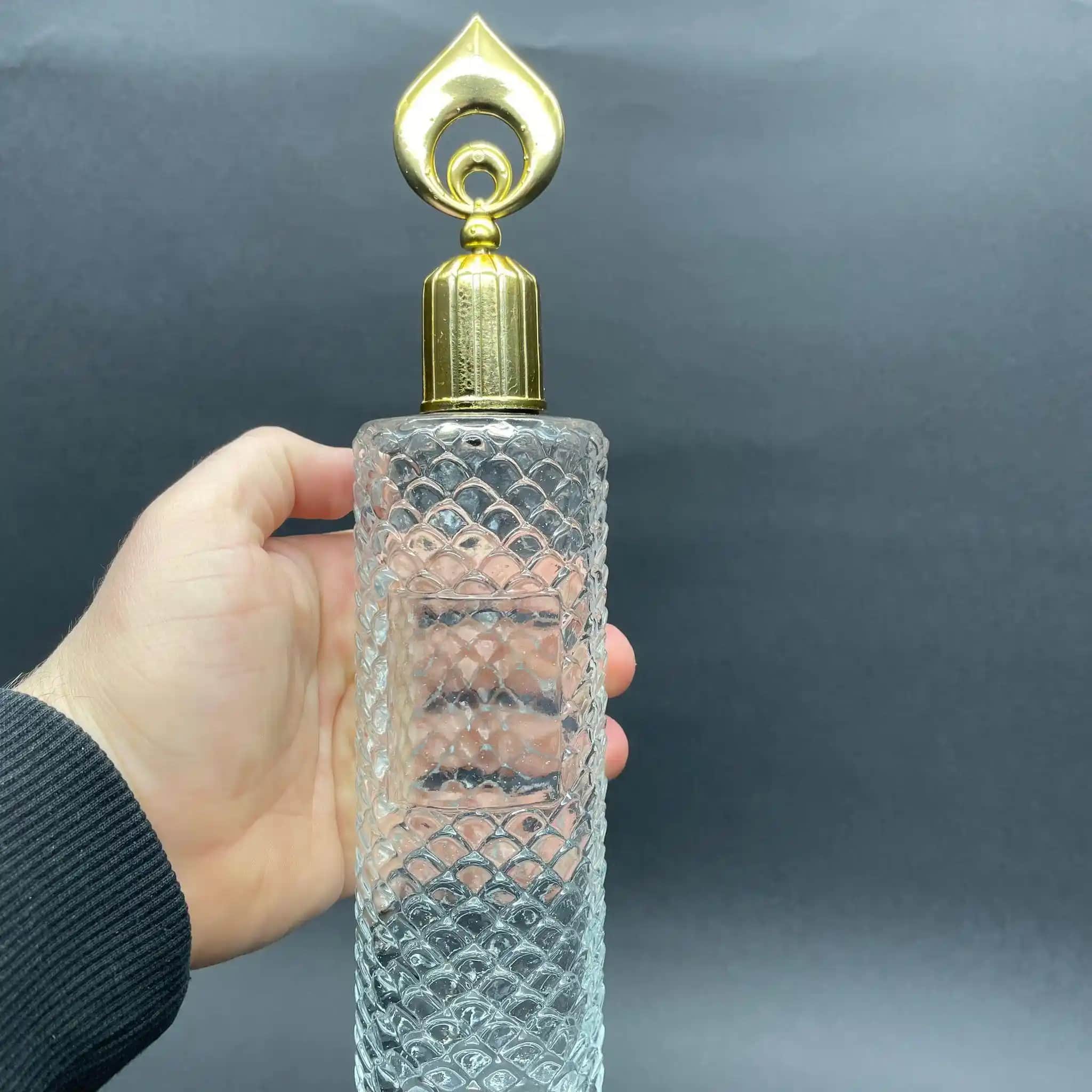 Cam Kolonya: Geleneksel ve Modern Güzellik Ritüellerinde Doğal ve Ferahlatıcı Kullanım