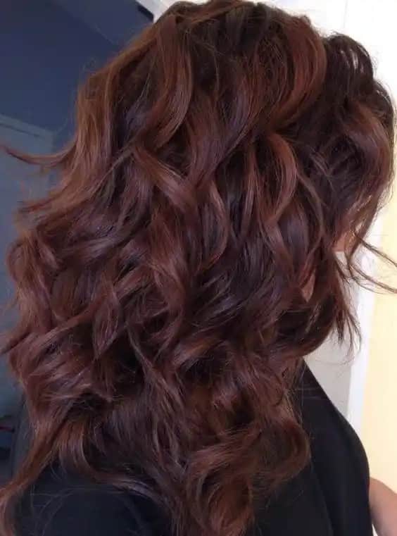 Çikolata ve Karamel Saç Renkleri: Doğal ve Zarif Görünüm İçin En İyi Seçenekler