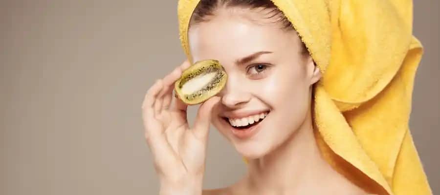 Cilt Sıkılaştırıcı Vitaminler ve Sağlıklı Cilt İçin Doğru Bakım Yöntemleri