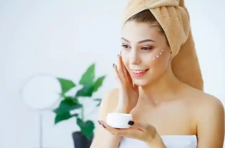 Cilt Yağlanmasını Engelleme Yöntemleri ve Sağlıklı Cilt İçin İpuçları