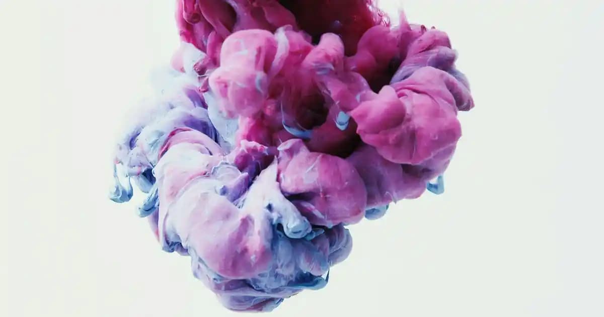 Derin alın kırışıklıklarının nedenleri ve kozmetik çözümler üzerine kapsamlı rehber