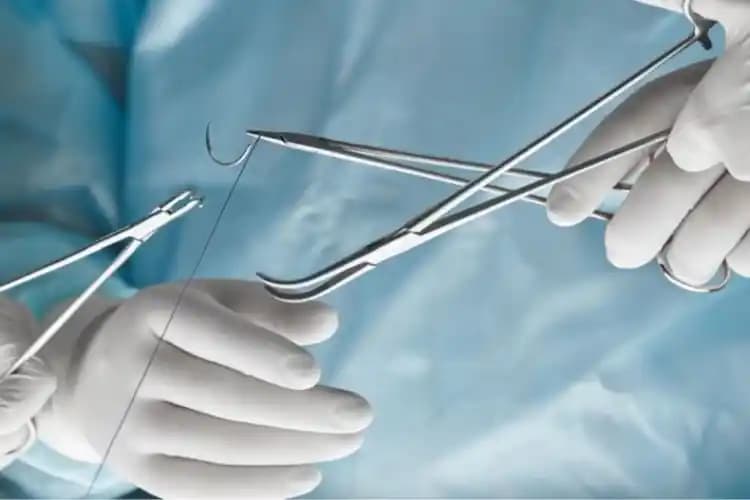 Dikiş Alındıktan Sonra Doğru Bakım ve Banyo İpuçlarıyla Hızlı İyileşme