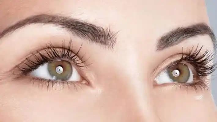 Dökülen Kirpikler Nasıl Çıkarılır ve Sağlıklı Kirpikler İçin Bakım Yöntemleri