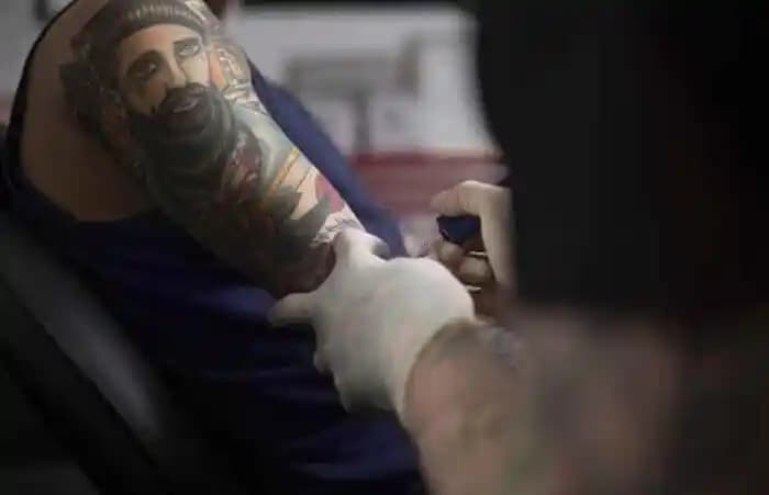 Dövme Sonrası Doğru Bakım ile Sağlıklı ve Estetik Kalıcılık Sağlama Rehberi