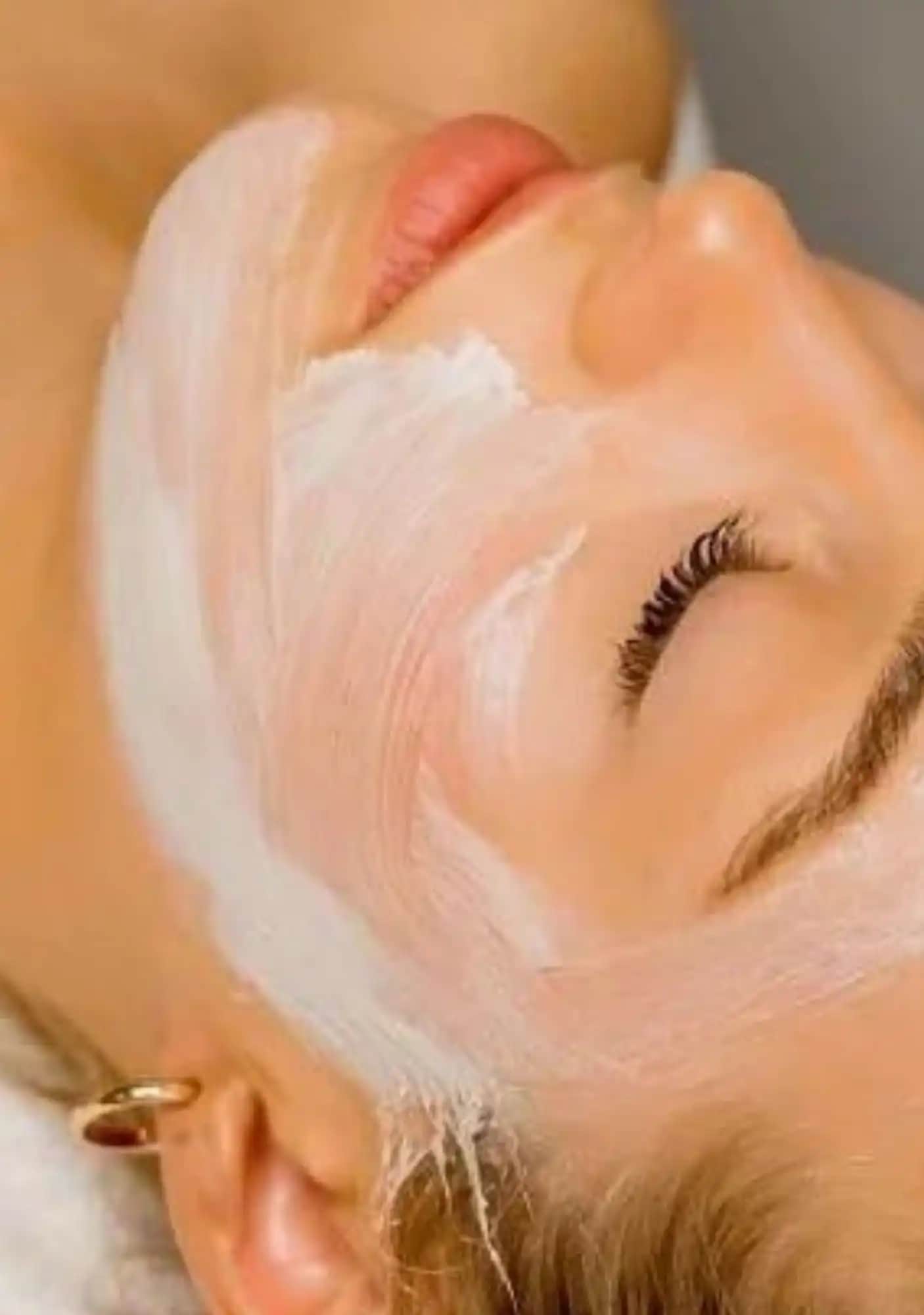 Düzenli Cilt Bakımının Faydaları ve Günlük Rutler ile Sağlıklı Cilt