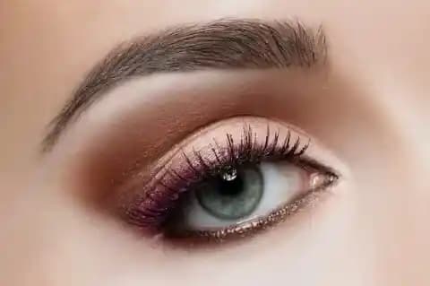 Ela Gözler İçin Uygun Dumanlı Makyaj Teknikleri ve Renk Seçenekleri