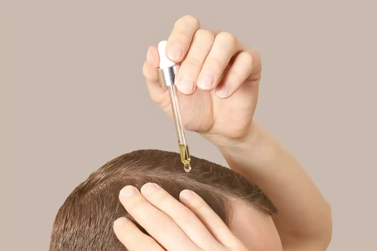 Erkekler İçin Doğal ve Etkili Saç Dökülmesi Çözüm Yöntemleri ve Bakım Tavsiyeleri