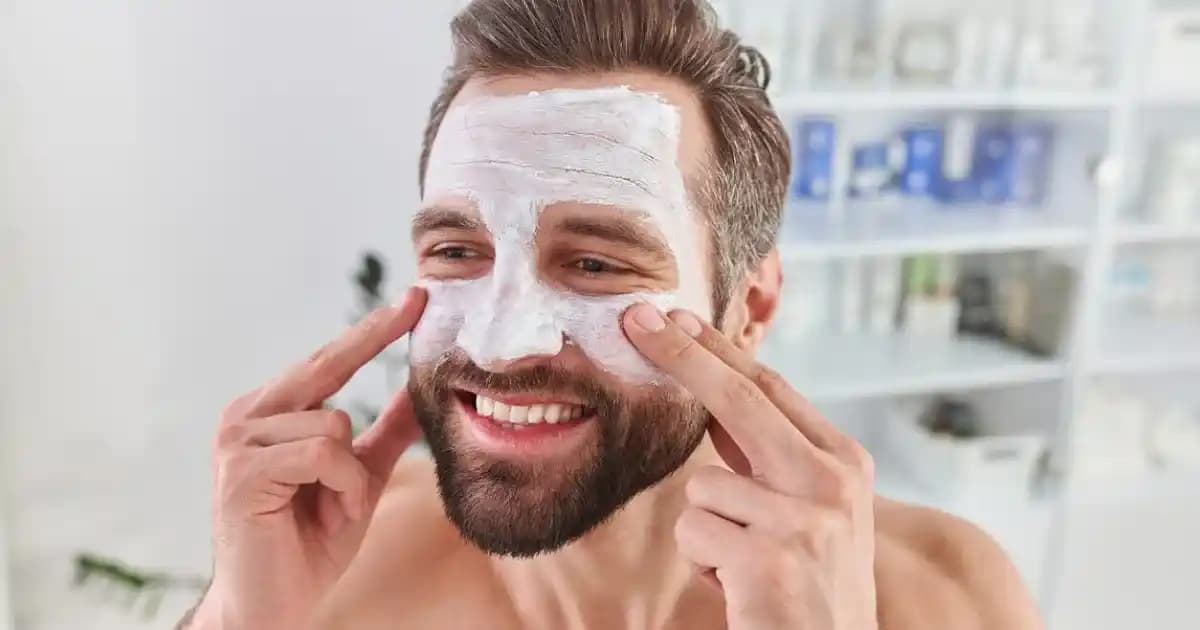 Erkekler İçin Peeling Rehberi: Cilt Yenileme ve Sağlıklı Görünüm İçin Temel Bilgiler