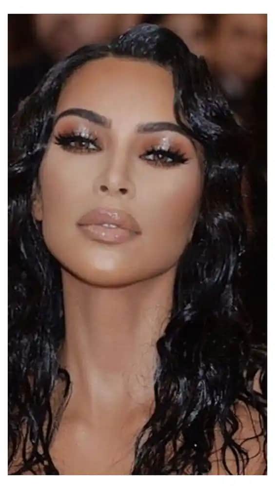 Esmer Ten ve Siyah Saçlar İçin Bakım ve Güzellik İpuçları Rehberi