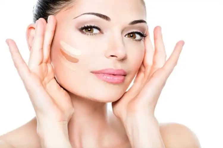 Esmer Tenler İçin En Uygun BB Krem Tonları ve Makyaj Teknikleri Rehberi