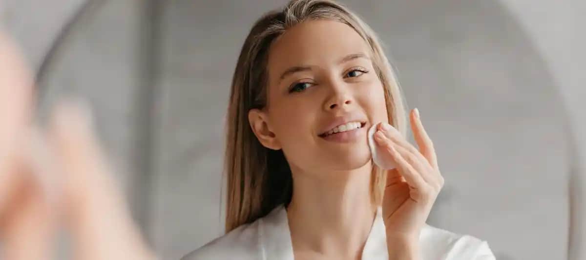 Evde Günlük Yüz Bakımı Rehberi: Sağlıklı ve Parlak Cilt İçin Temel İpuçları