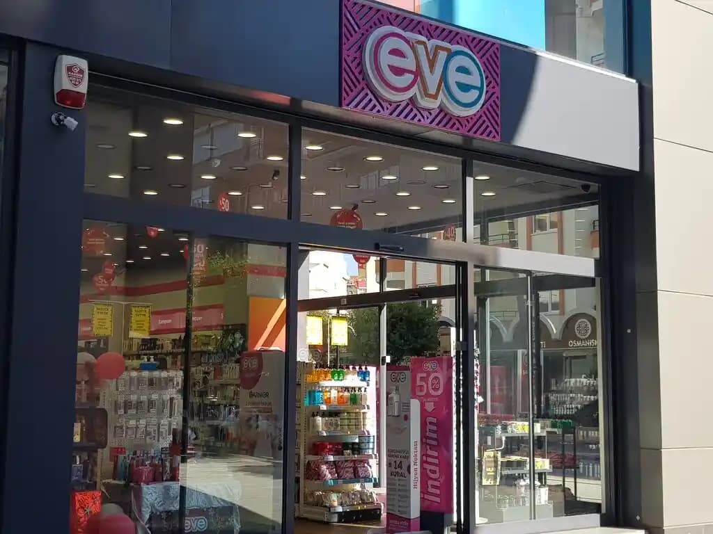 EVE Kozmetik Mağazaları: Güvenilir ve Çeşitli Kozmetik Ürünleri Sunan Marka