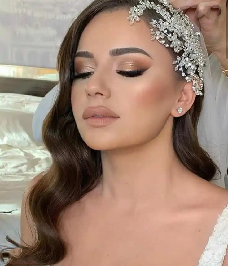 Gelin Makyajı Trendleri ve Teknikleri 2024 Yılında Doğal ve Zarif Görünüm İçin