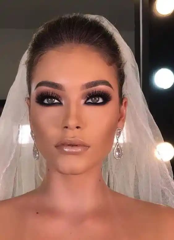 Gelinlik ve Makyaj Uyumunu Sağlayan Güncel Trendler ve Teknikler