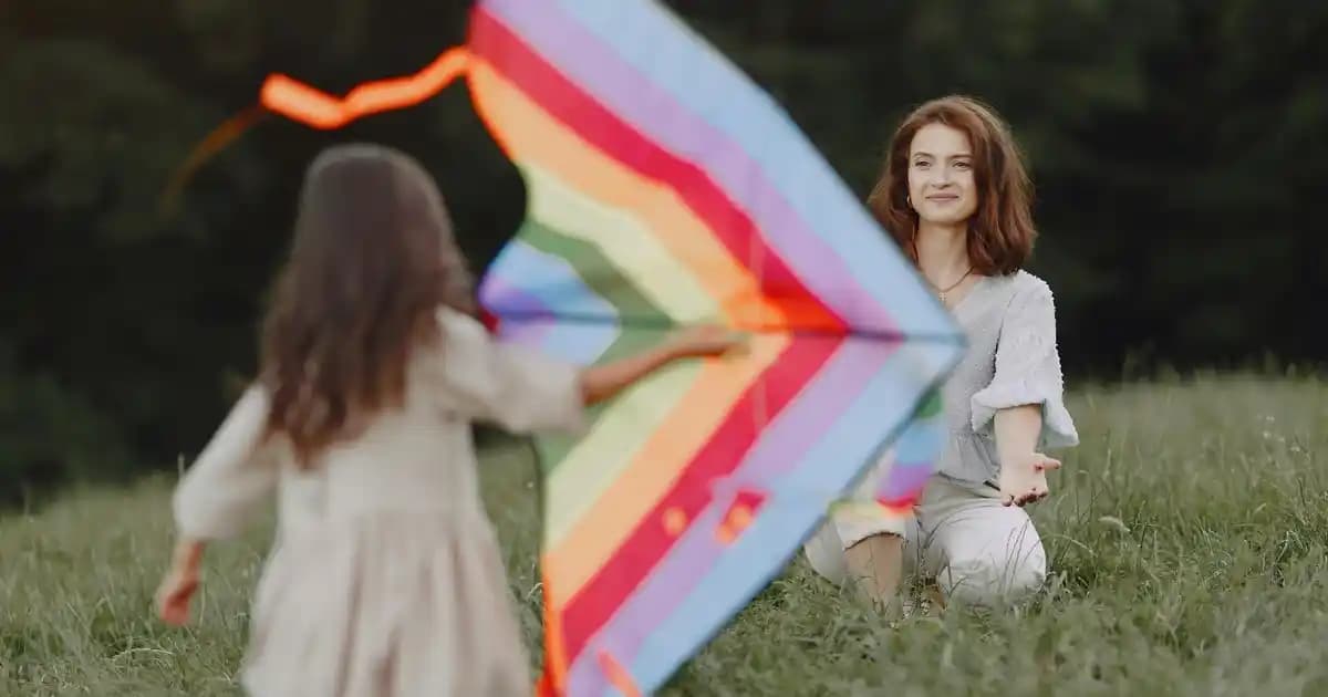 Glitter Far Paletleri: Gözlere Parlaklık Katmanın En Güzel Yolu