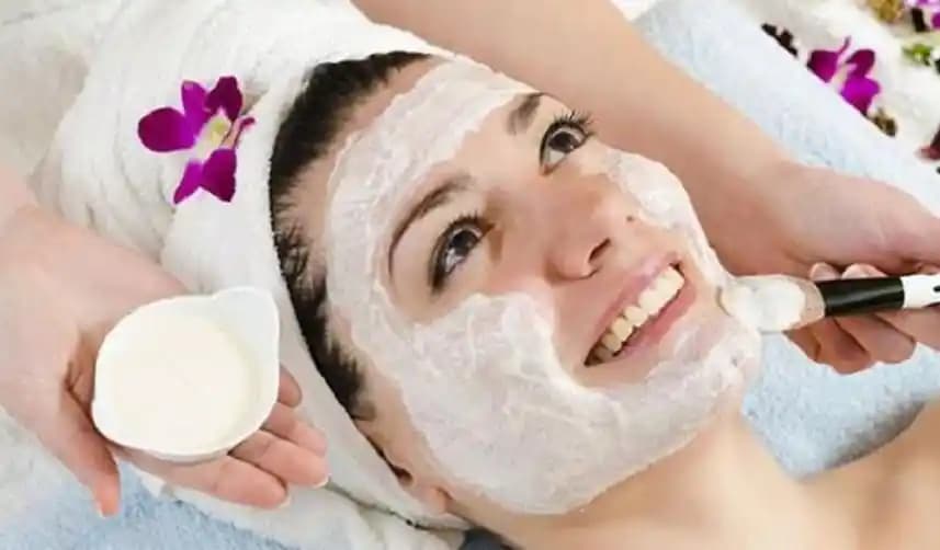 Gözenekli Cilt Bakımı: Sağlıklı ve Parlak Bir Cilt İçin Kapsamlı Rehber