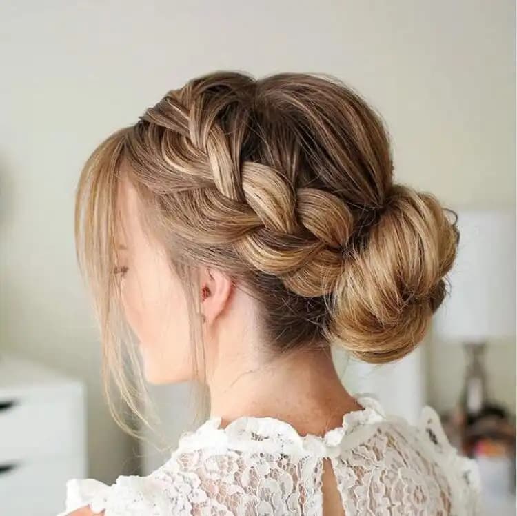 Güzel Saç Modelleri ve Trendler: Kendine Güven ve Şıklık İçin Stil Rehberi