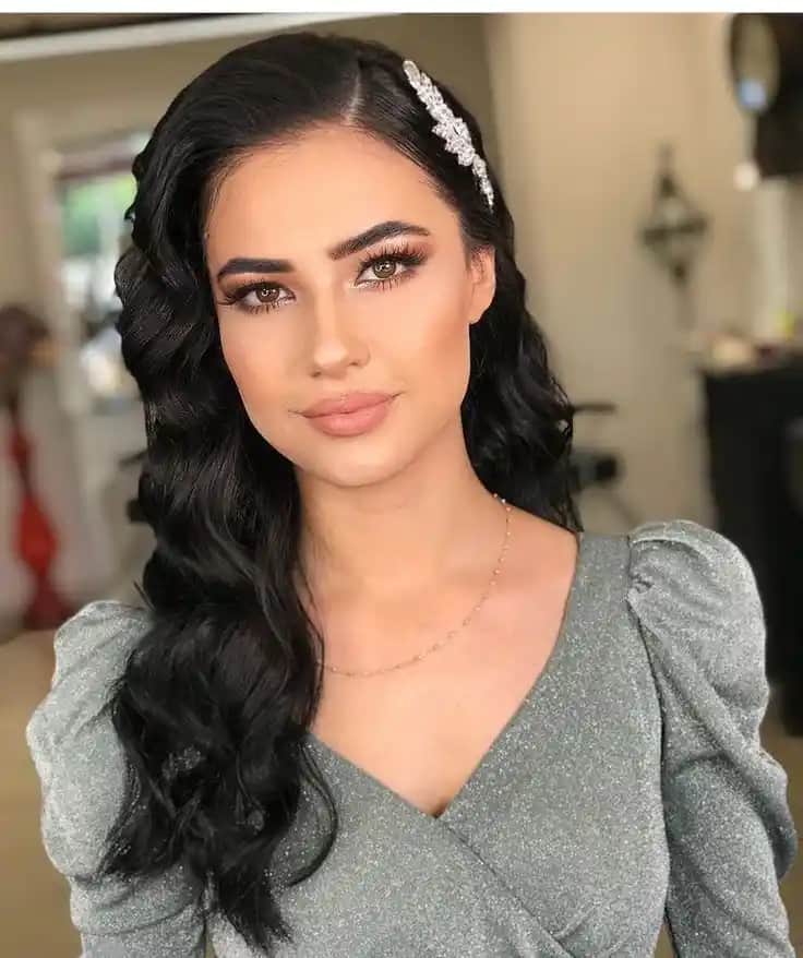 Hafif Nişan Makyajı Rehberi: Doğal ve Şık Görünüm İçin Tavsiyeler ve Teknikler