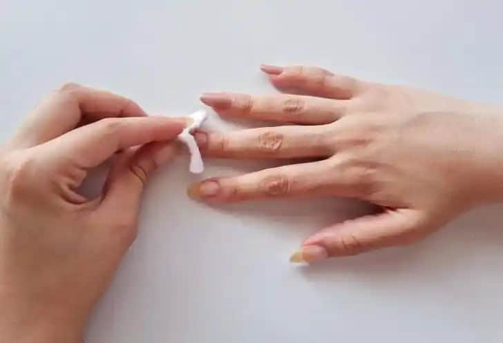 Halıya Dökülen Oje Nasıl Çıkarılır Aseton Kullanmadan Doğal Yöntemler