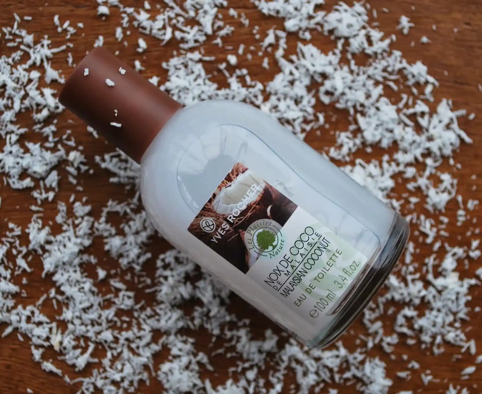 Hindistan Cevizi Kokulu Bayan Parfümleri: Yaz ve Gün İçin En Popüler Seçenekler