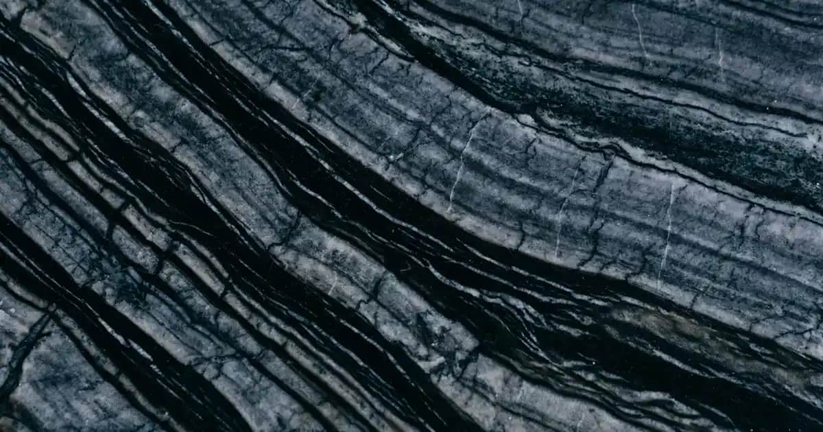 Işıltı Saç: Sağlıklı ve Parlak Saçlara Ulaşmak İçin Bakım ve Moda Trendleri