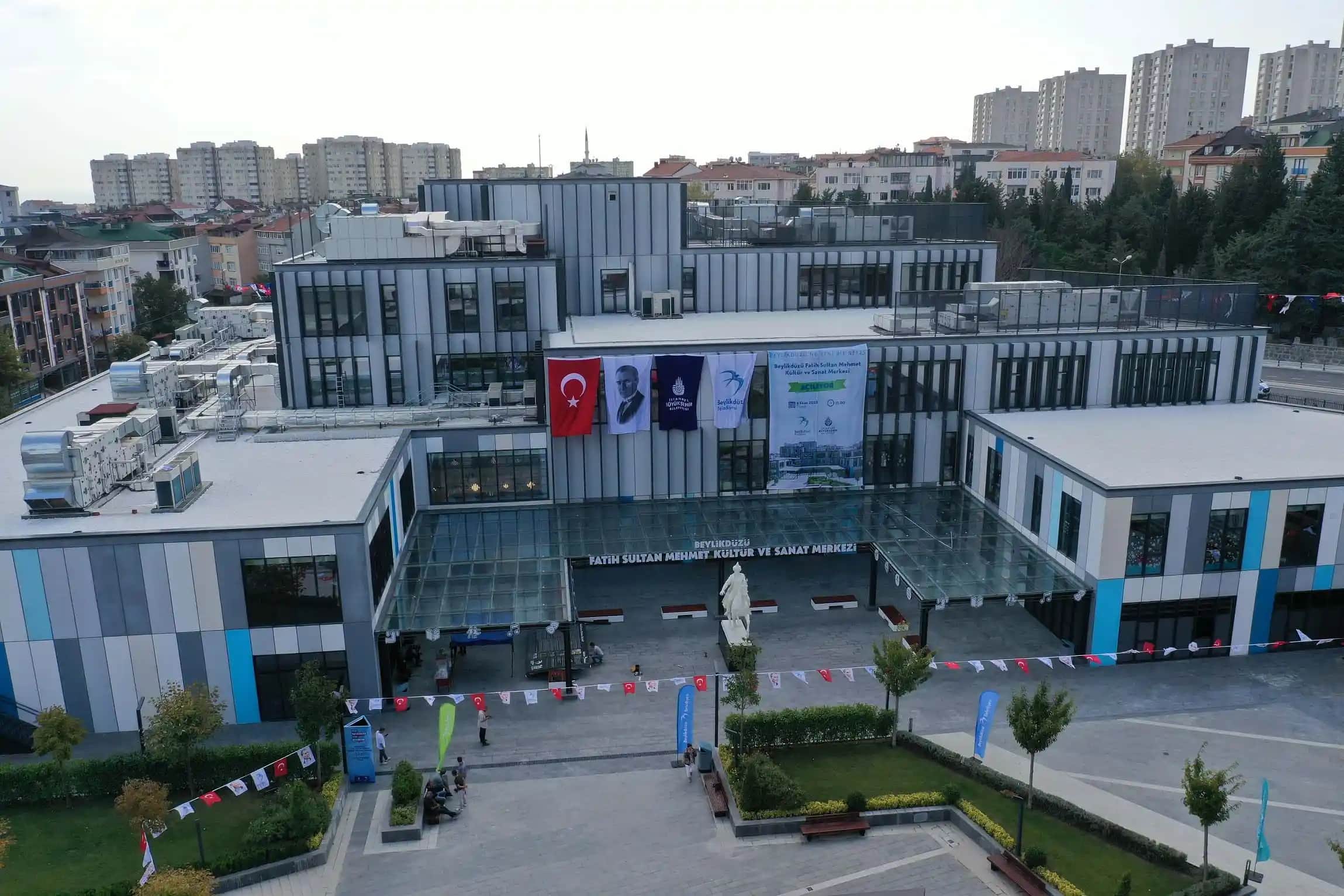 İstanbul'un En Büyük Eczanesi: Gelişmiş Kozmetik ve Sağlık Hizmetleri Sunan Lider Merkez
