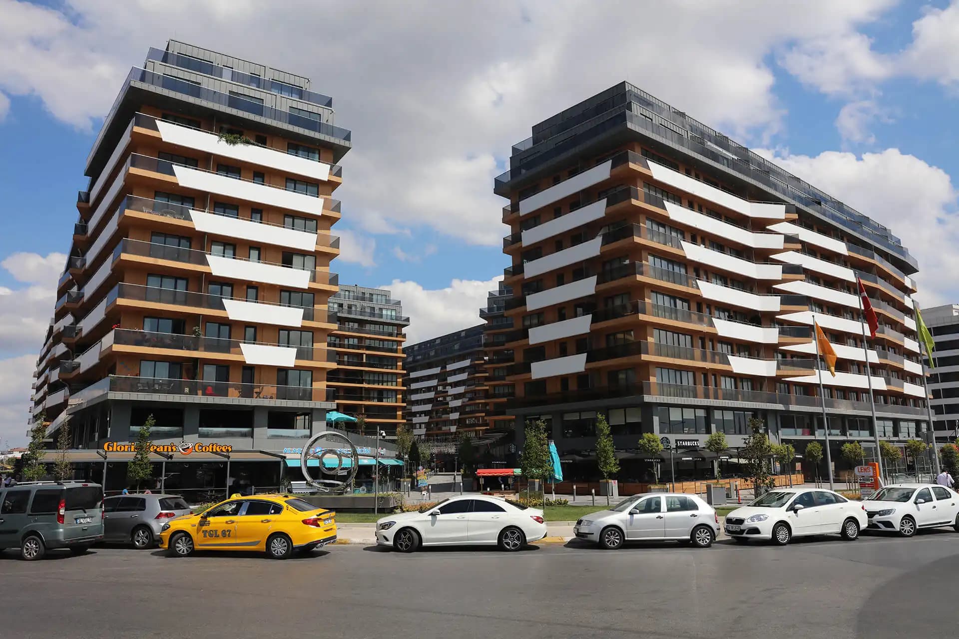 İstanbul’da Gözlük ve Lens Seçenekleri: Göz Sağlığı ve Estetik İçin En İyi Hizmetler