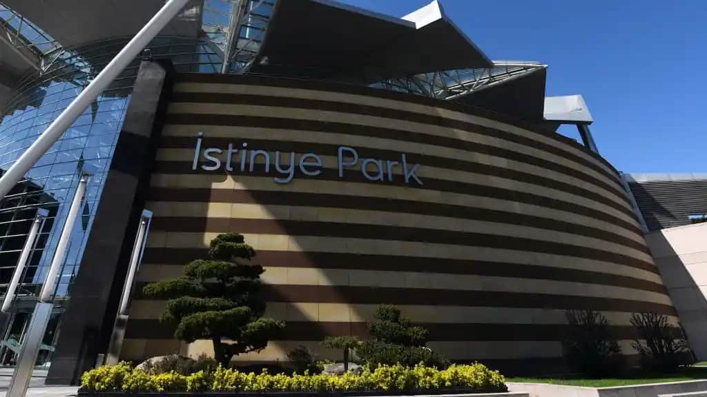 İstinye Park'ta Kozmetik ve Eczane Alışverişi: Güzellik ve Sağlık Ürünleri Rehberi