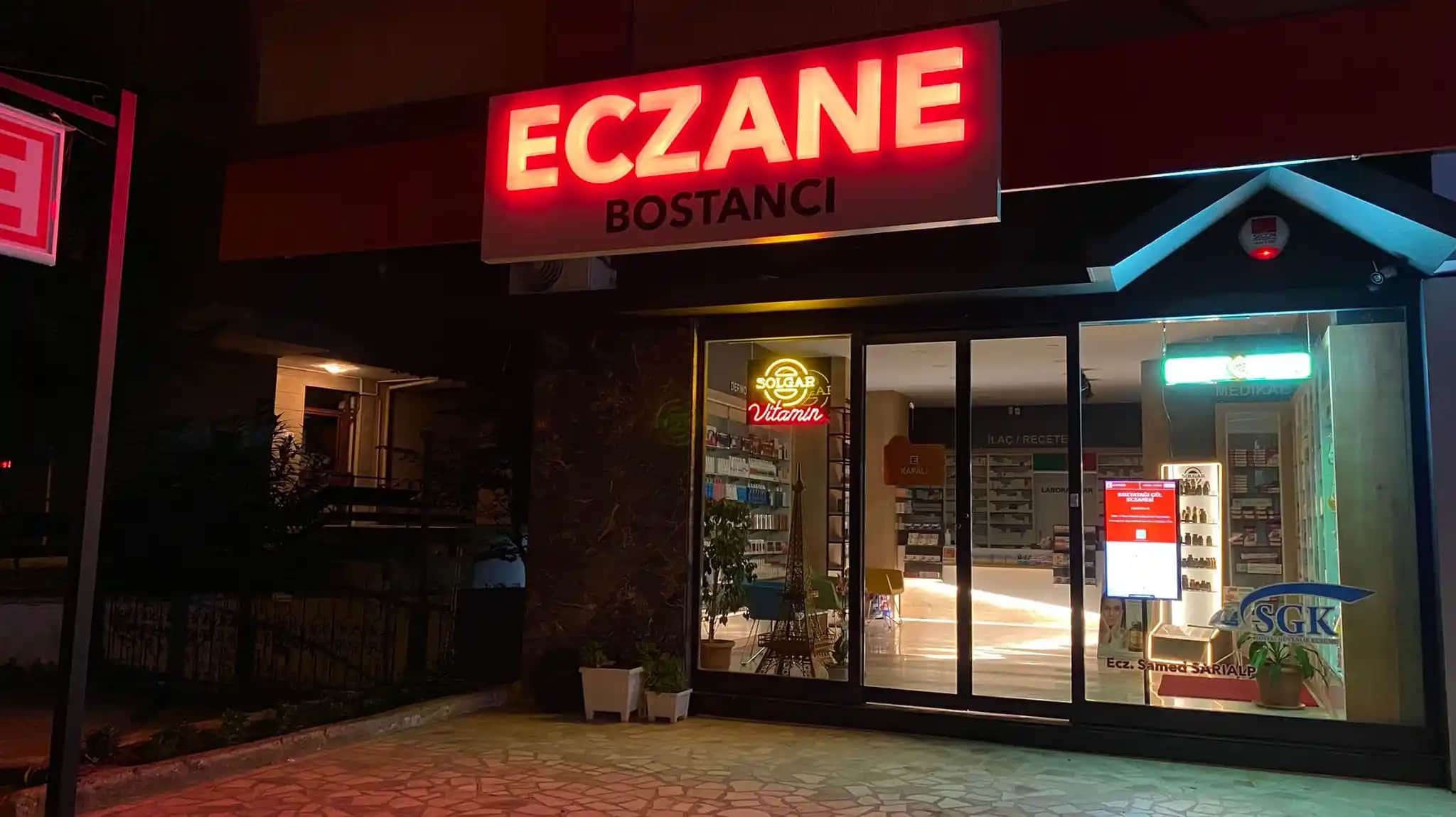 İzmit'te Nöbetçi Eczanelerin İşleyişi ve Kozmetik Sektörüne Etkileri