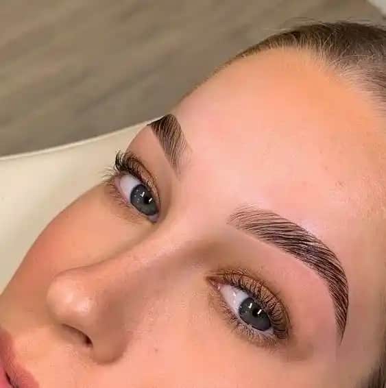 Kadınlar İçin Güncel ve Çekici Kaş Modelleri Seçenekleri ve Bakım Tüyoları