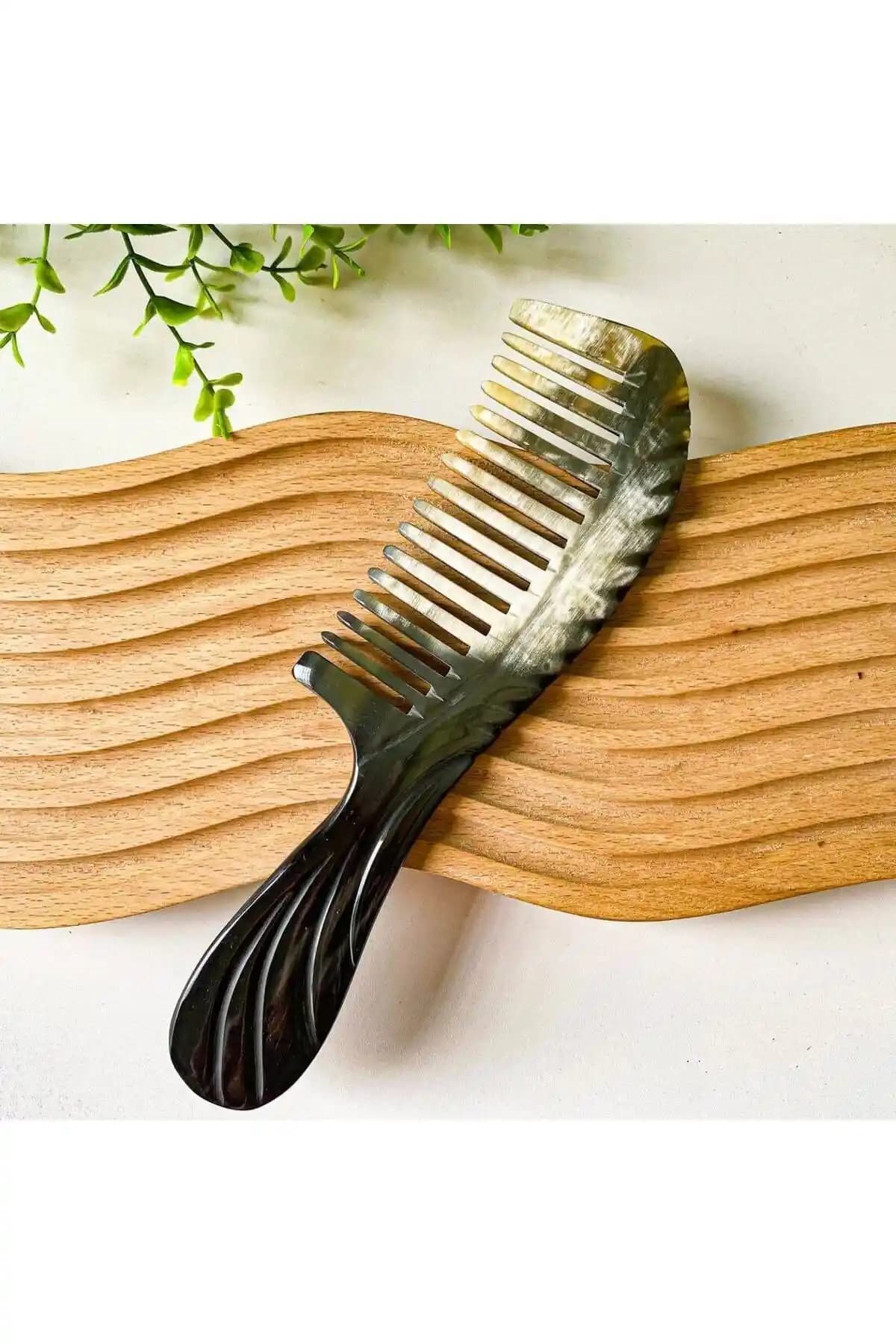 Kalın Dişli Taraklar: Saç Bakımında Etkili ve Güvenilir Kullanım Rehberi