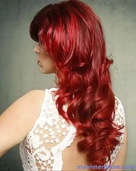 Kırmızı Saçın Estetik, Kültürel ve Moda Açısından Önemi ve Bakım İpuçları