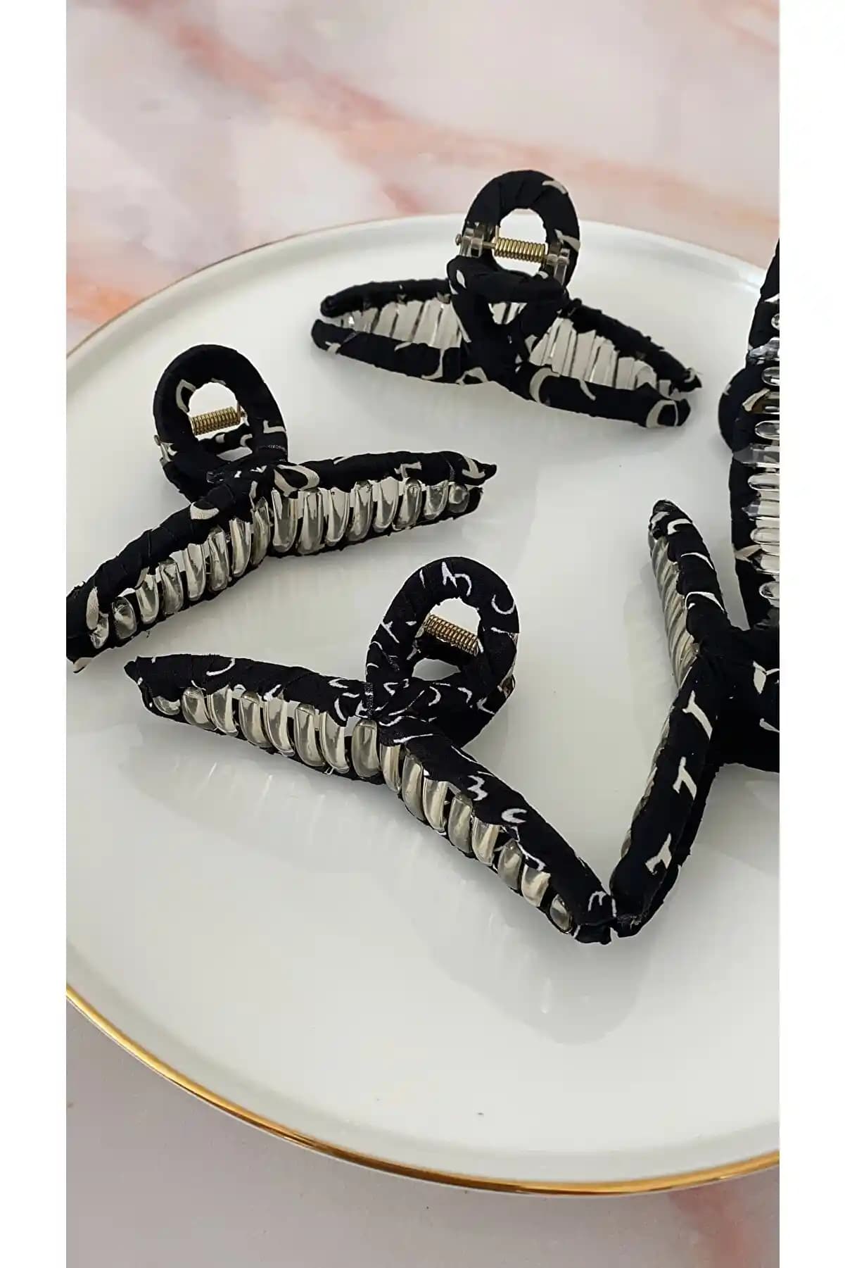 Kıstırmalı Tokalar: Pratik ve Şık Saç Aksesuarları Hakkında Detaylı Bilgi