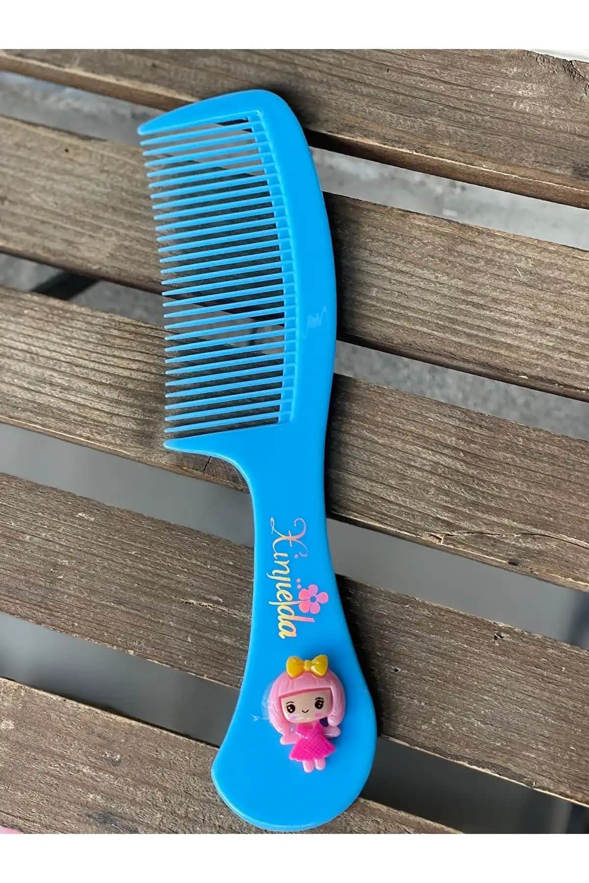 Kız Çocukları İçin Güvenli ve Uygun Tarak Seçimi: Saç Sağlığı ve Güvenlik İpuçları