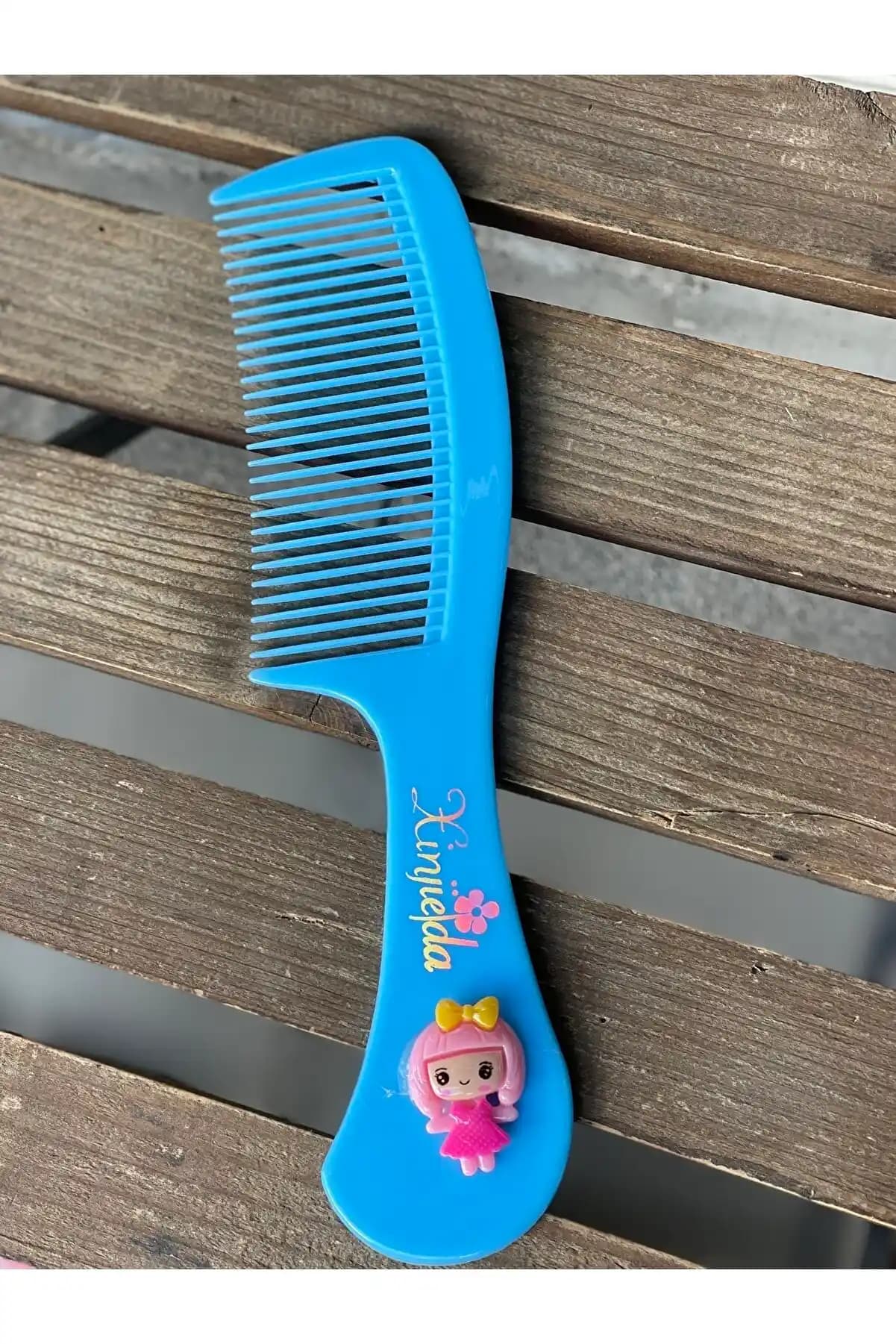 Kız Çocukları İçin Güvenli ve Uygun Tarak Seçimi: Saç Sağlığı ve Güvenlik İpuçları