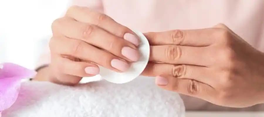 Kolonya ile Oje Çıkarma Yöntemleri ve Güvenlik İpuçları