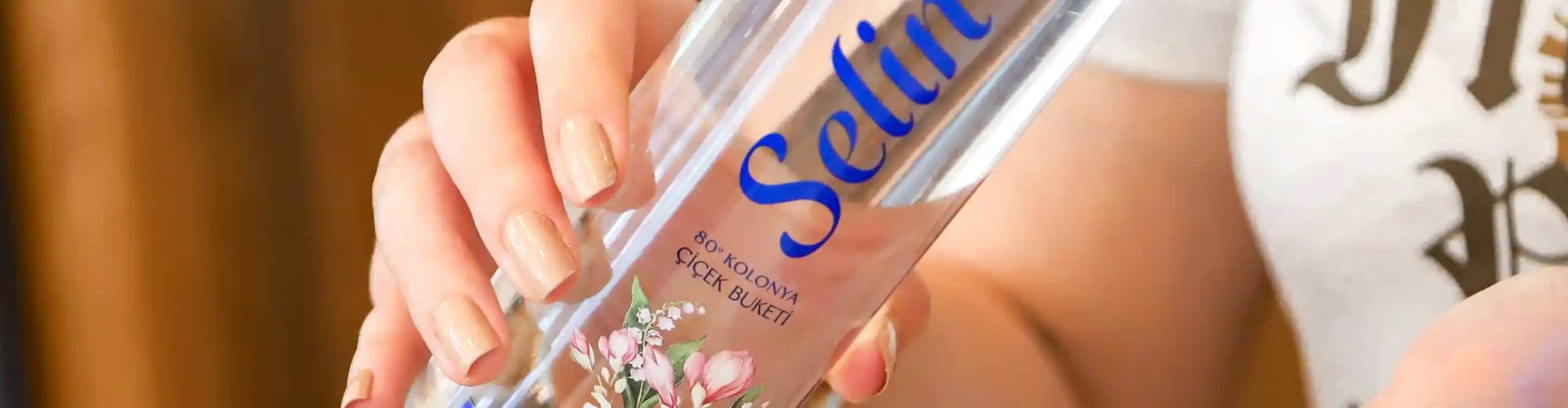 Kolonyanın Kozmetik Dünyasındaki Yeri ve Faydaları Günümüzde Kullanım Önerileri