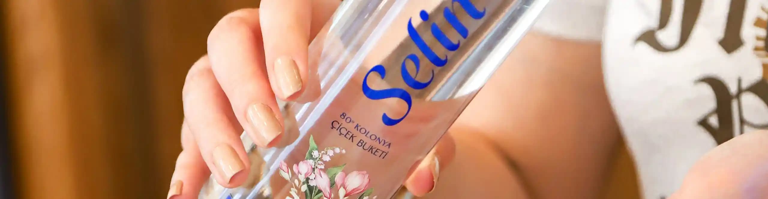 Kolonyanın Kozmetik Dünyasındaki Yeri ve Faydaları Günümüzde Kullanım Önerileri