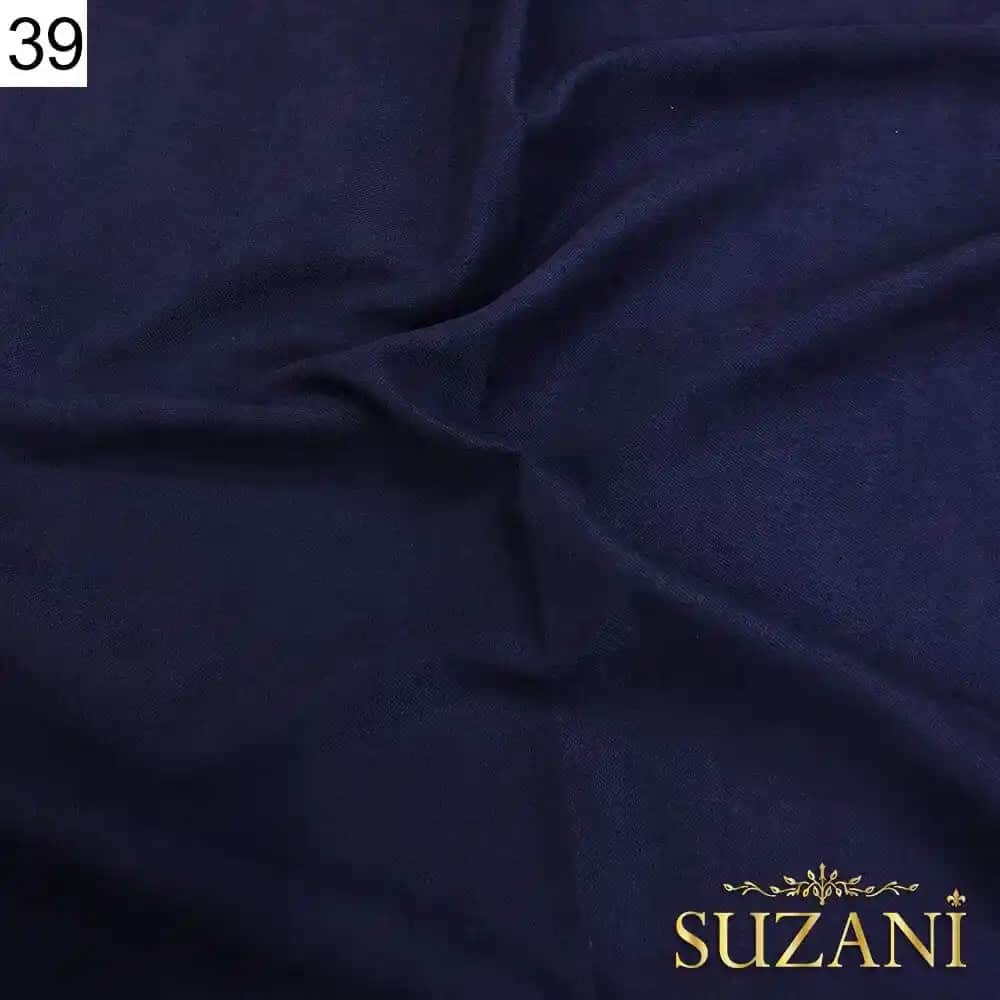 Koyu Lacivert Renginin Kozmetikteki Kullanımı ve Kombinasyon Önerileri