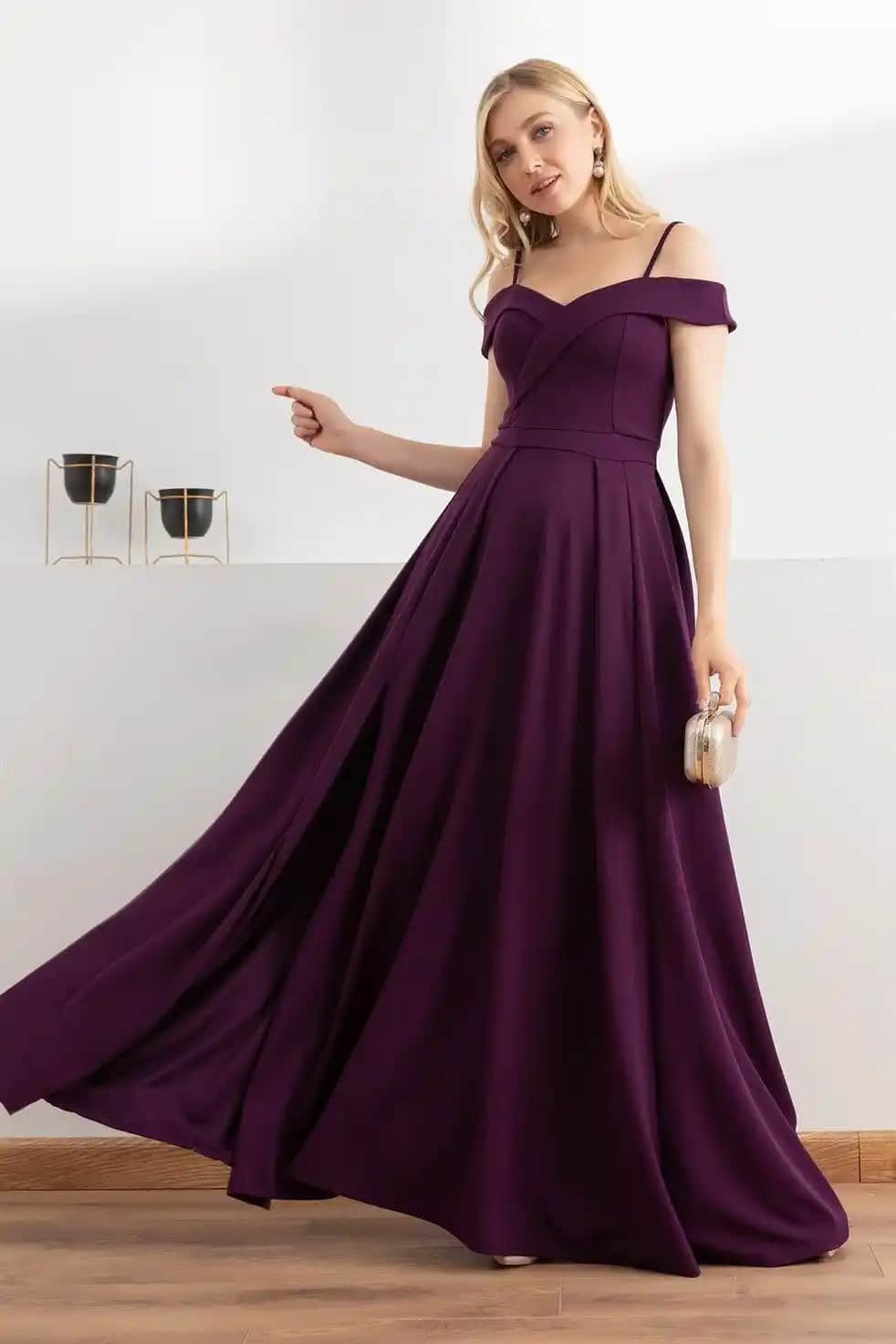 Koyu Mürdüm Rengi ile Güzellik ve Şıklık: Makyaj ve Moda Trendleri Analizi