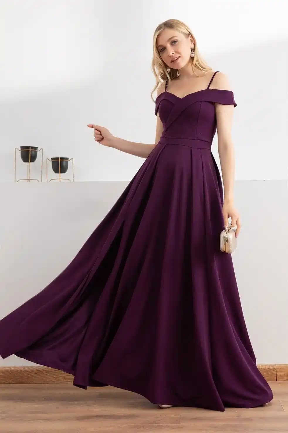 Koyu Mürdüm Rengi ile Güzellik ve Şıklık: Makyaj ve Moda Trendleri Analizi