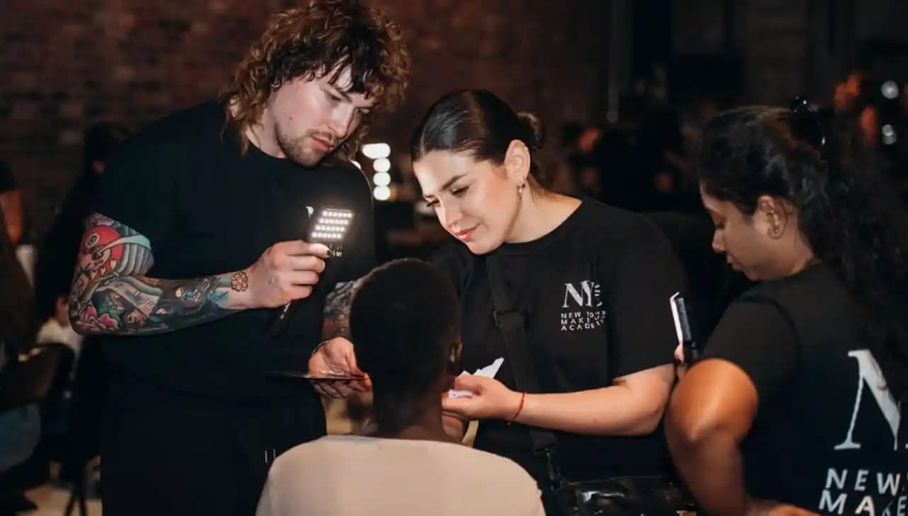 Kozmetik ve Güzellik Sektöründe Uzmanlaşmak İçin Makyaj Akademileri Rehberi