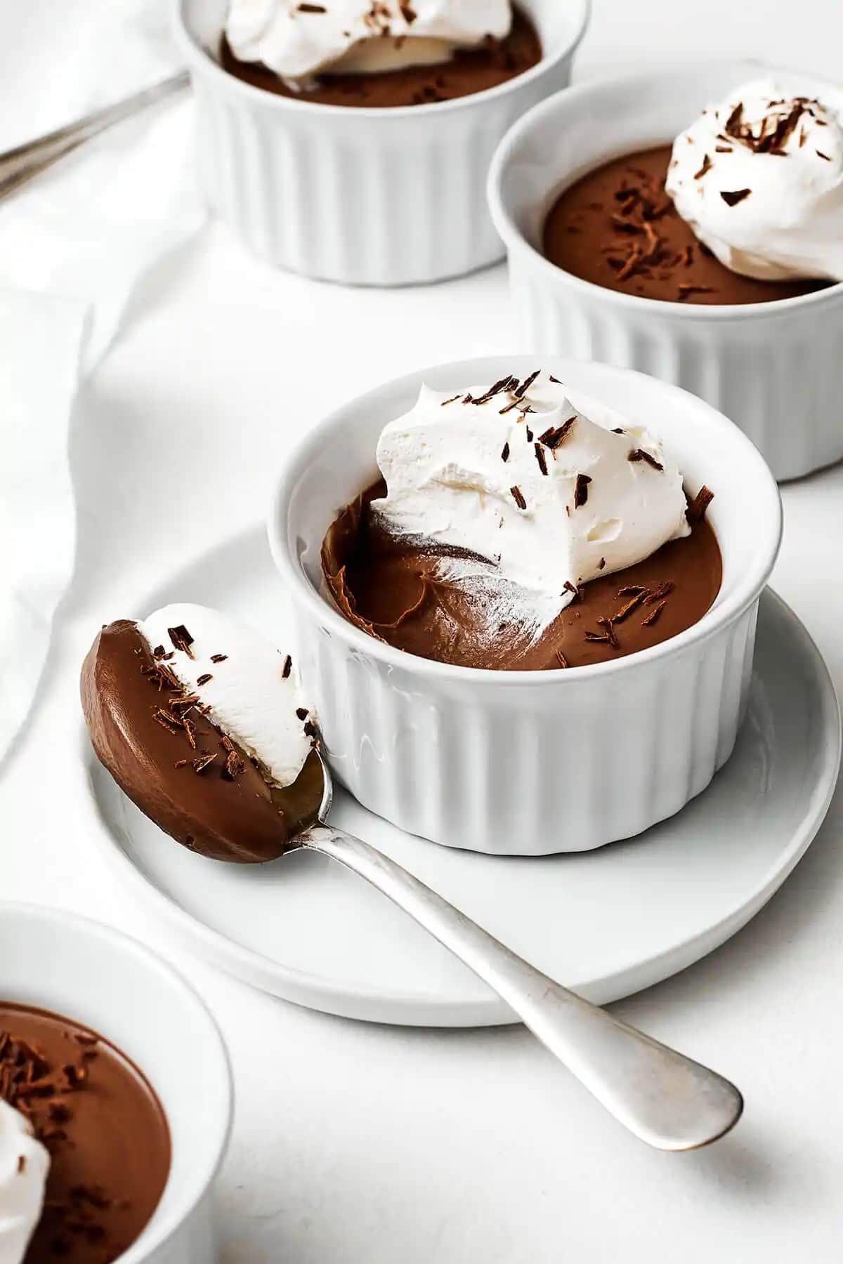 Kozmetikte Kremler: Türleri, Seçim İpuçları ve Günlük Kullanım Önerileri