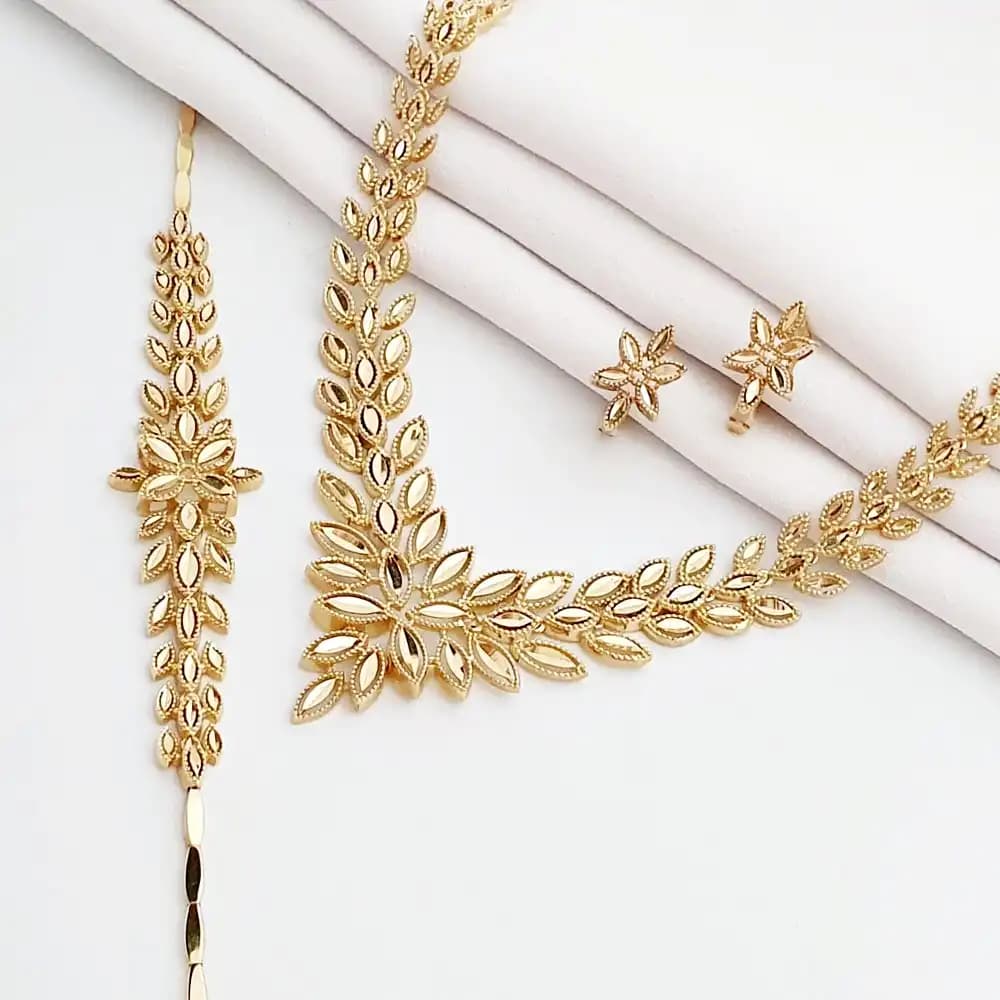 Kozmetikte Takı Kullanımının Önemi ve Güncel Trendler Hakkında Detaylı Rehber