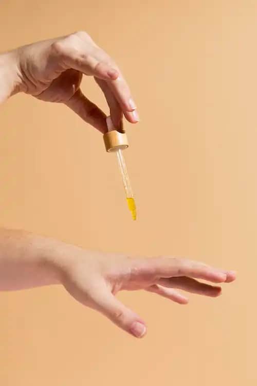 Kuru Ciltler İçin En Uygun Serum Seçimi ve Cilt Bakımında Dikkat Edilmesi Gerekenler