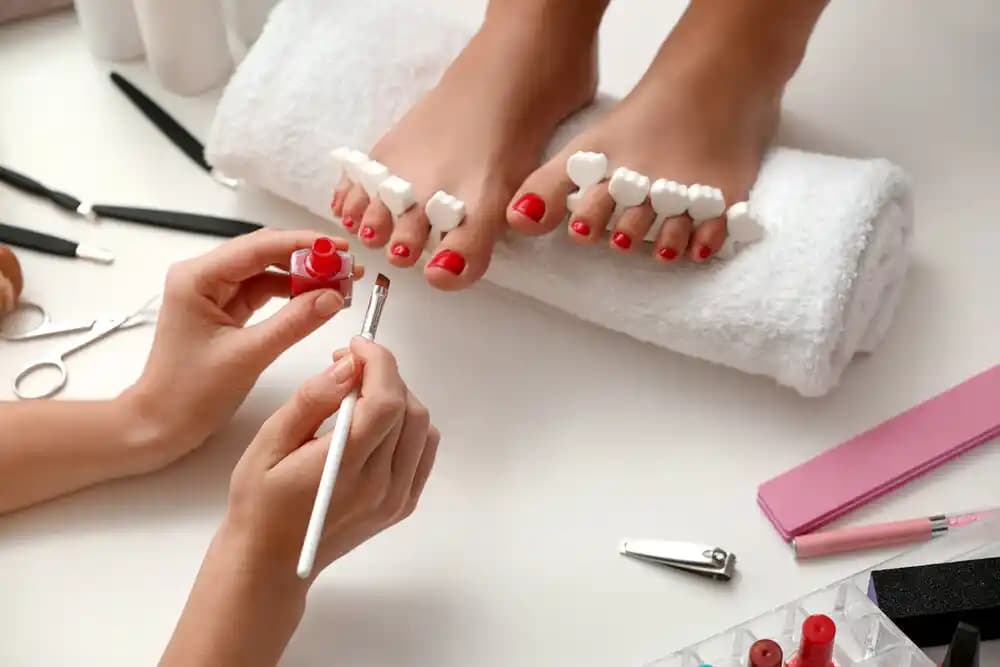 Kuru Pedikür Nedir? Ayak Sağlığı ve Bakımında Modern Yöntemler