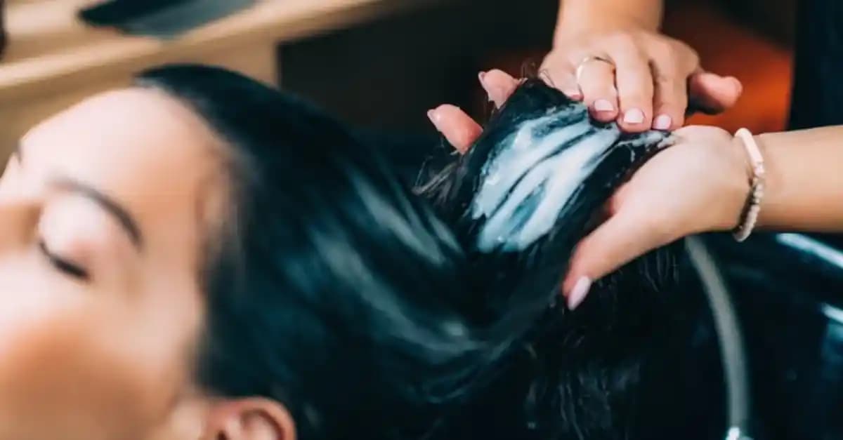 Kuru Saça Saç Kremi Sürmek Doğru Mu? Etkili Kullanım Yöntemleri ve İpuçları