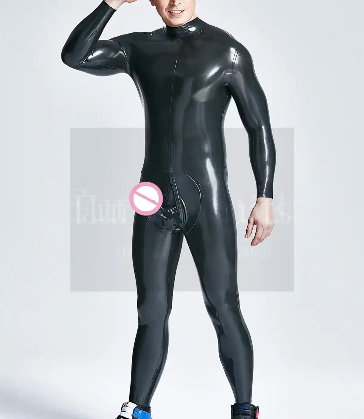 Lateks Kıyafetler Moda ve Kozmetik Dünyasında Cesur Bir Trend Olarak Öne Çıkıyor