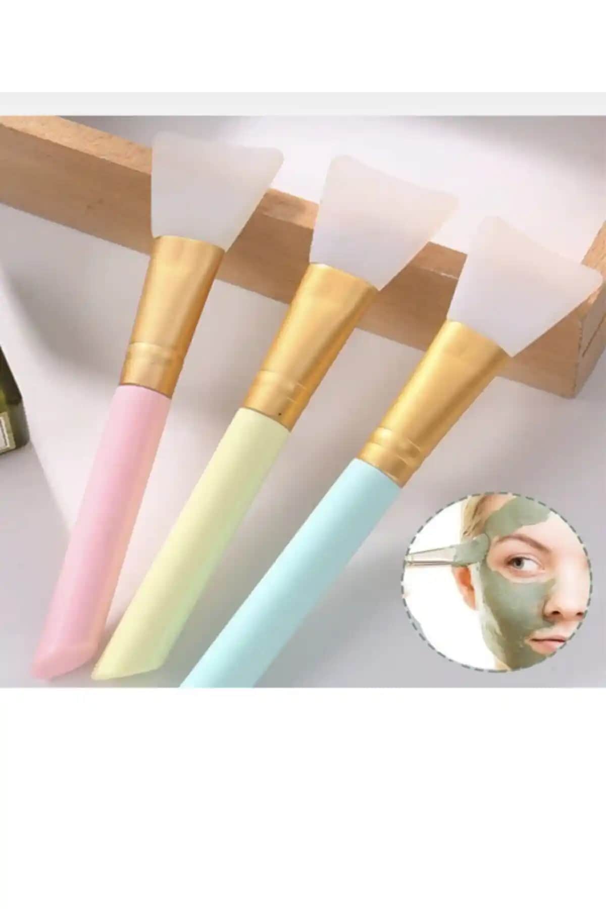 Makyaj Dünyasında Fırçanın Gücü: Maskeyi Uygulamak İçin Doğru Fırça Seçimi ve Bakımı