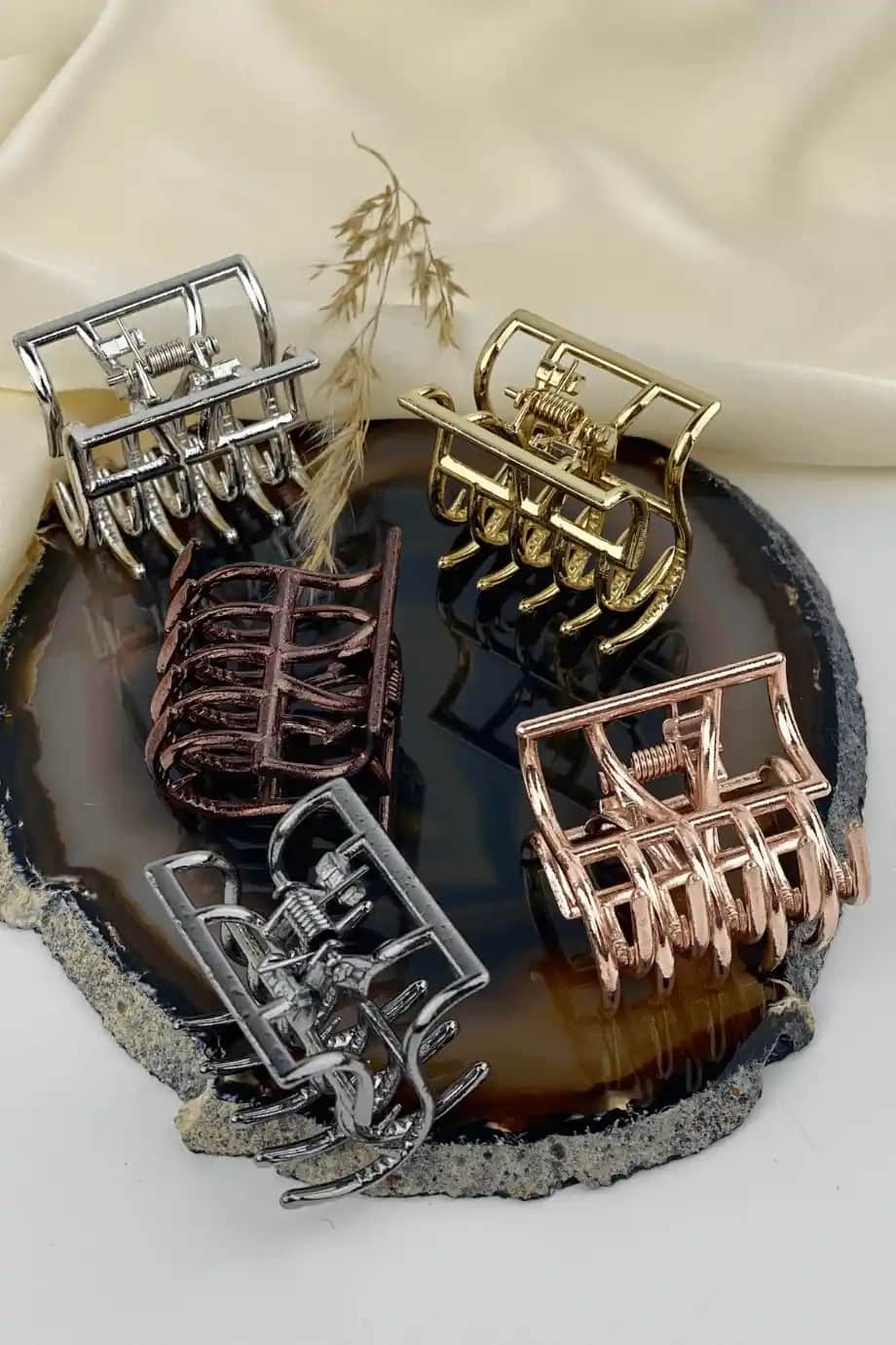 Mandal Toka Nedir? Stil ve İşlevselliğiyle Modern Saç Aksesuarları Rehberi